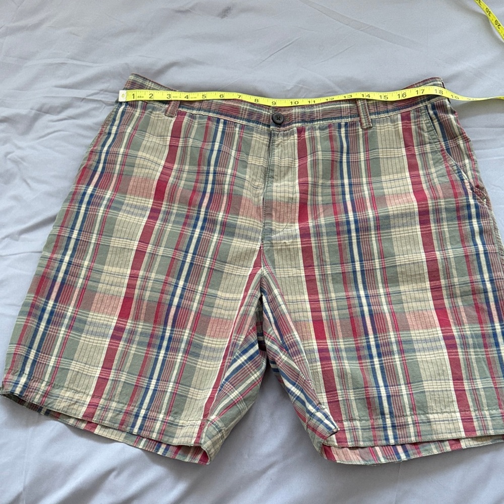 Izod Men's Flat Front Plaid Shorts - Multicolor